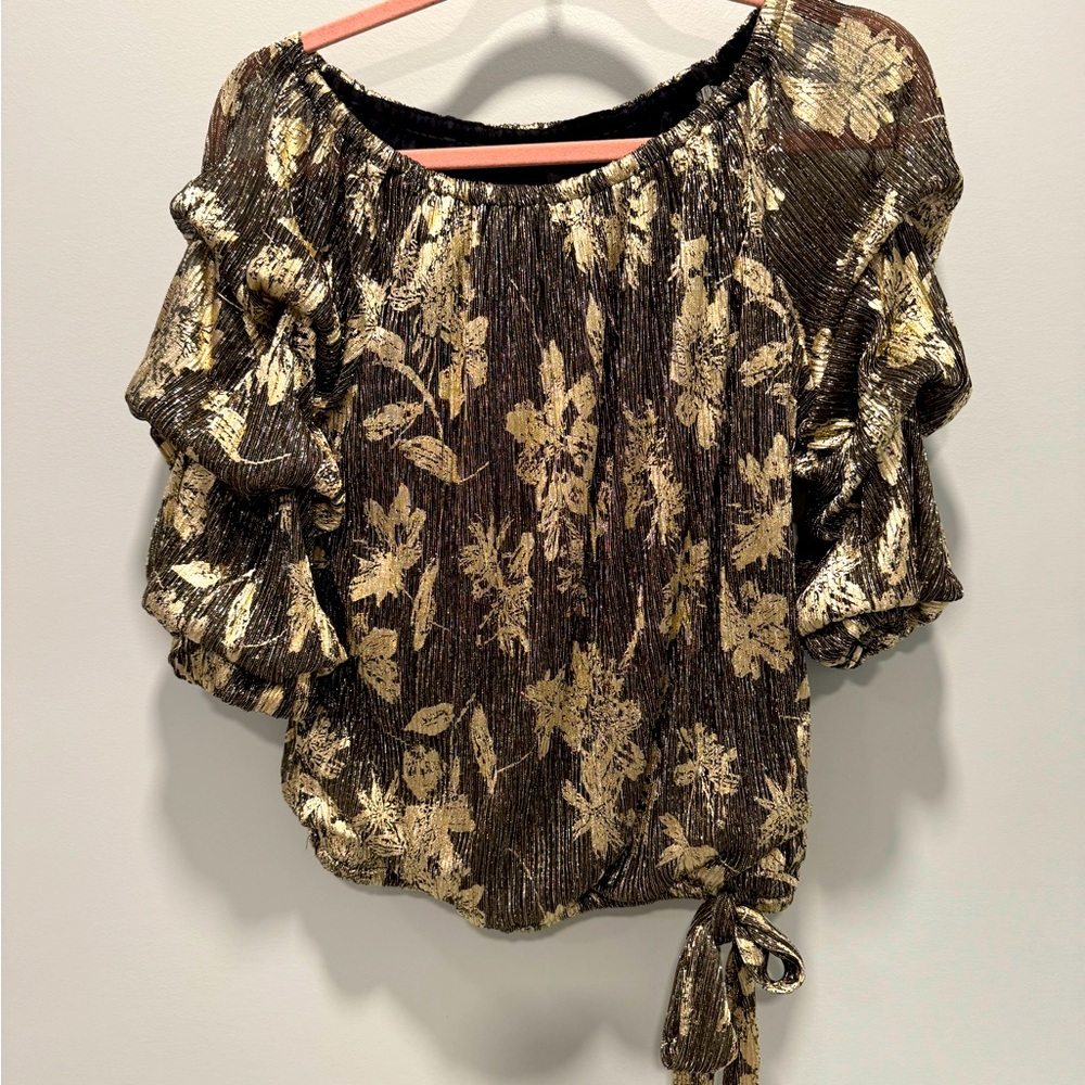 Vince Camuto Off-the- Shoulder Bubble 3/4 Sleeve Top. Black/Gold. Size Medium.